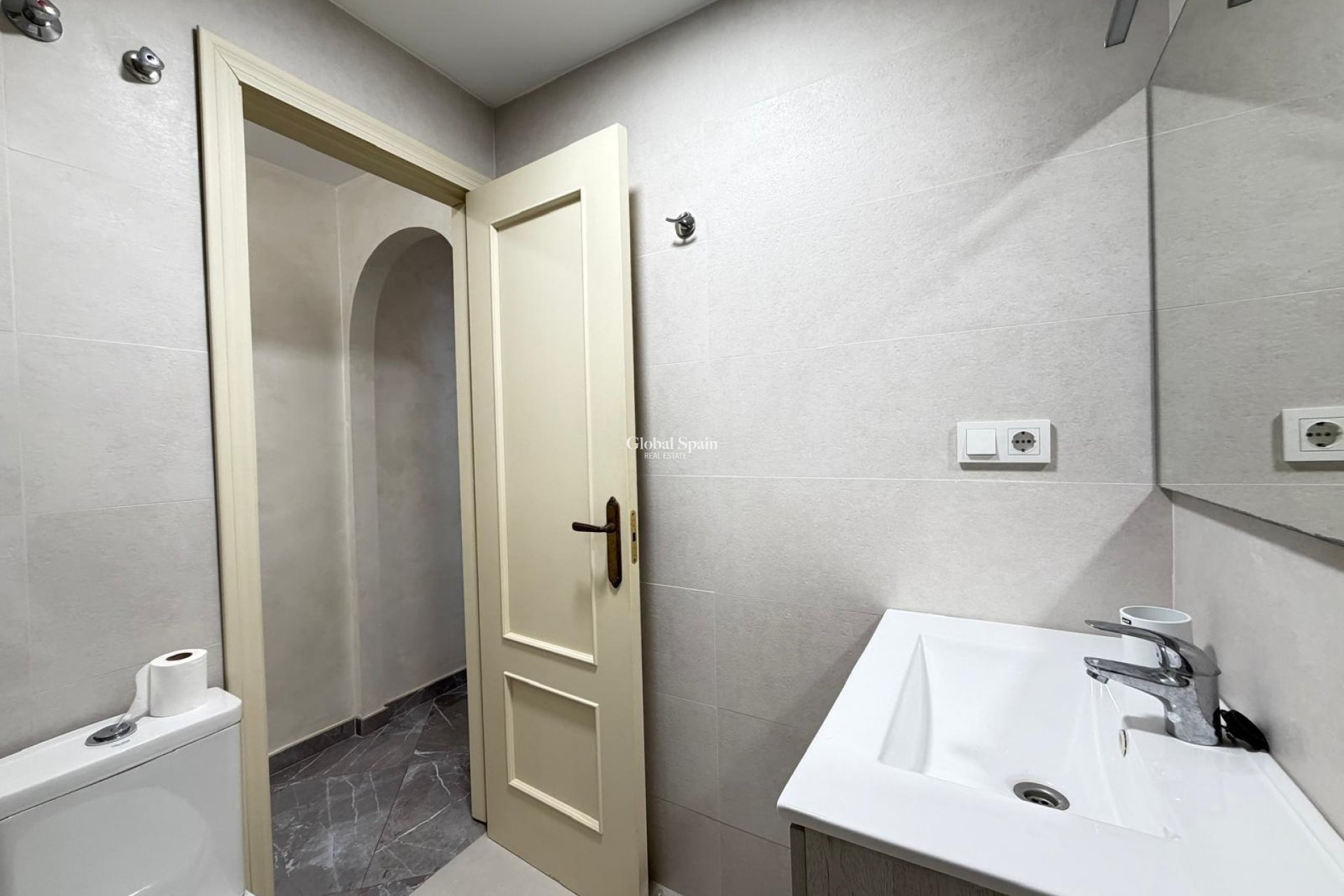 Venta - APARTAMENTO -
TORREVIEJA - Playa del Cura