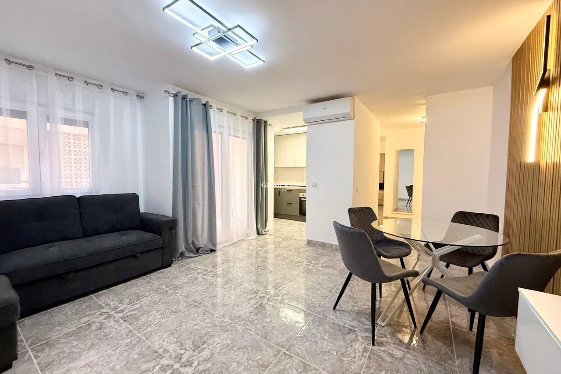 Venta - APARTAMENTO -
TORREVIEJA - Playa del Cura