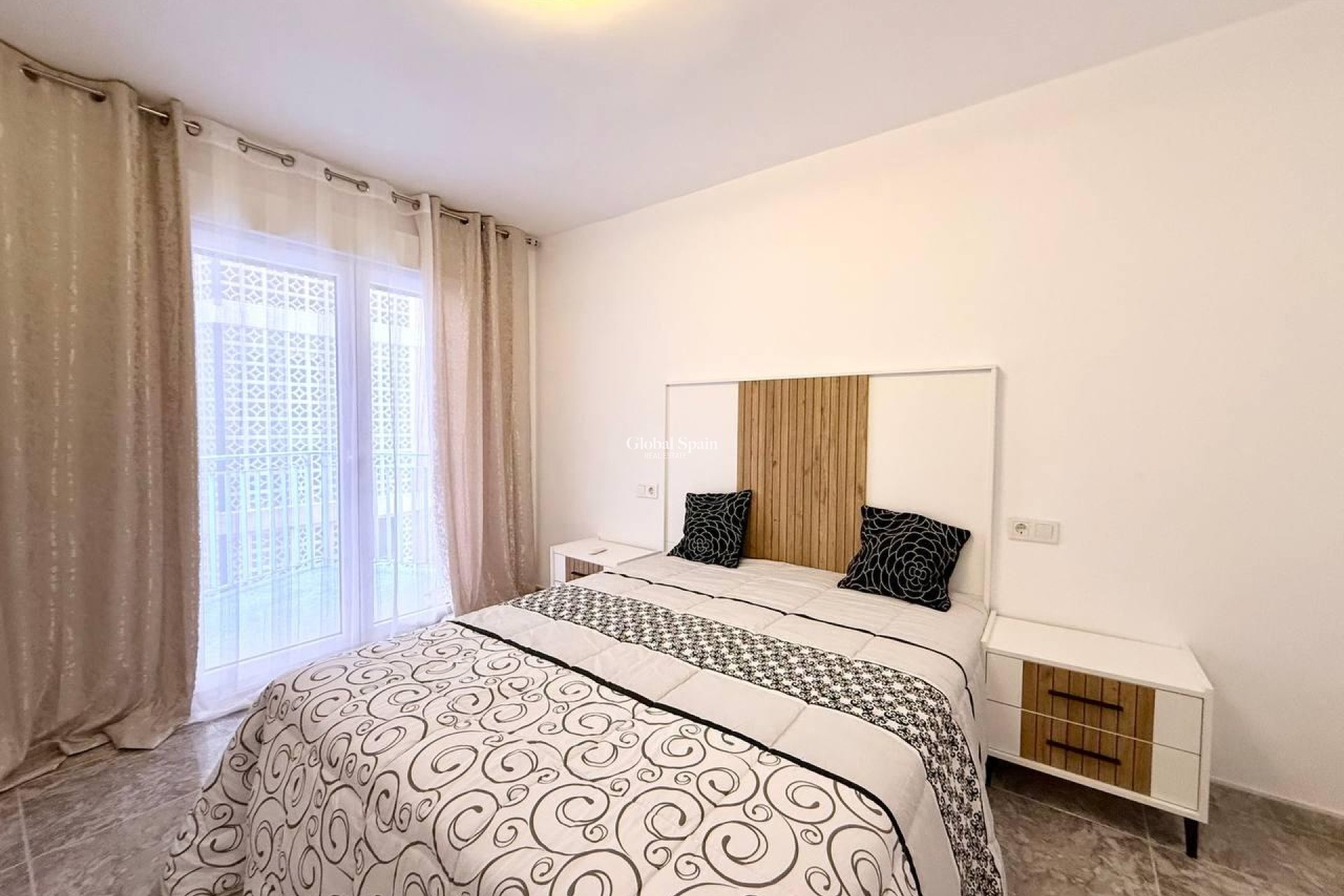Venta - APARTAMENTO -
TORREVIEJA - Playa del Cura