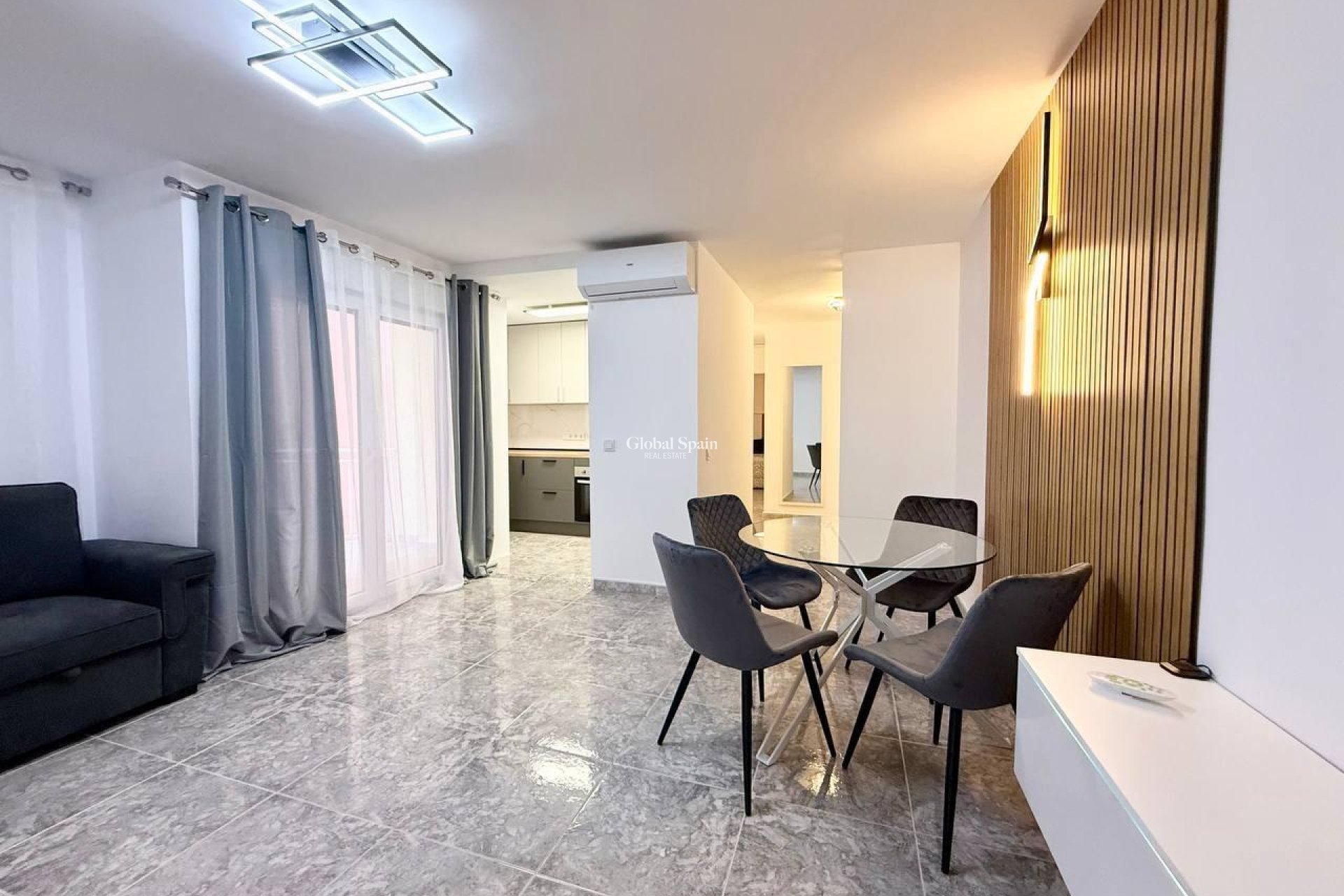 Venta - APARTAMENTO -
TORREVIEJA - Playa del Cura