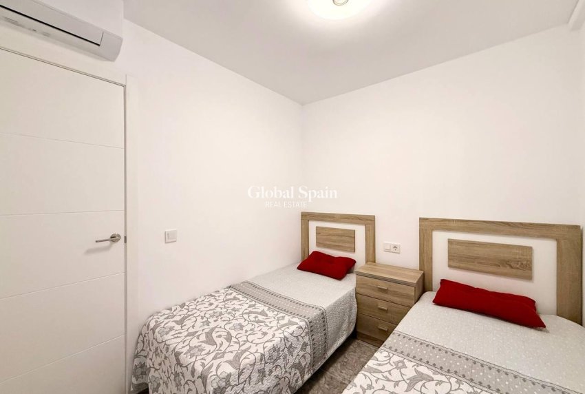 Venta - APARTAMENTO -
TORREVIEJA - Playa del Cura