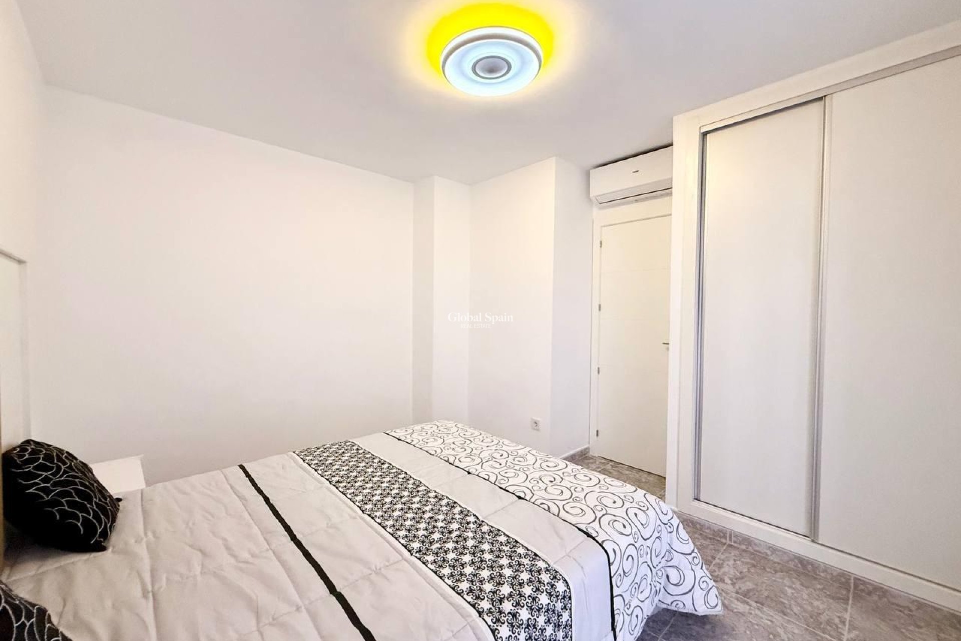 Venta - APARTAMENTO -
TORREVIEJA - Playa del Cura