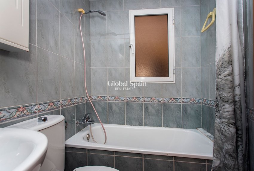 Venta - APARTAMENTO -
TORREVIEJA - Playa Los Locos