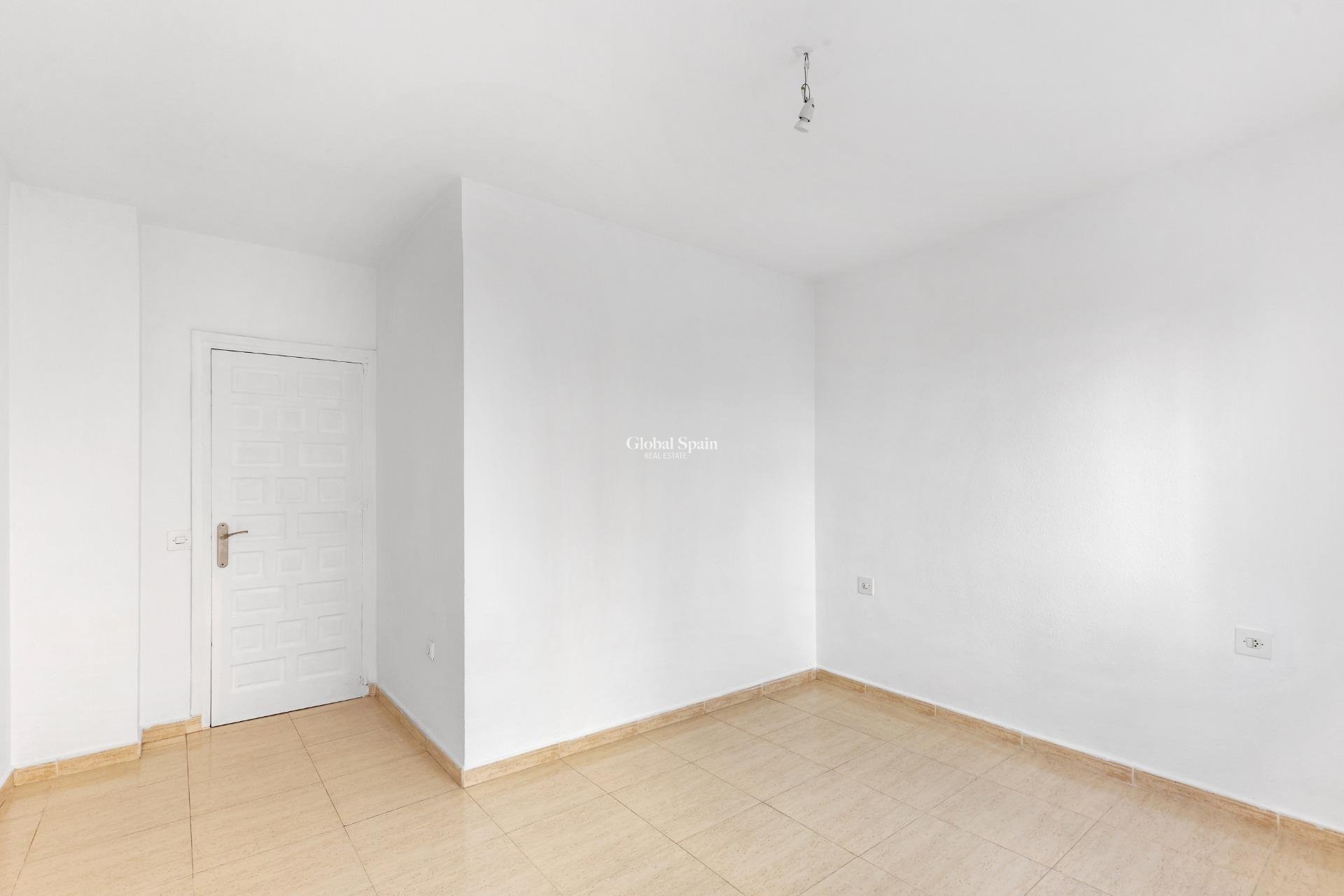 Venta - APARTAMENTO -
TORREVIEJA - Puerto Deportivo