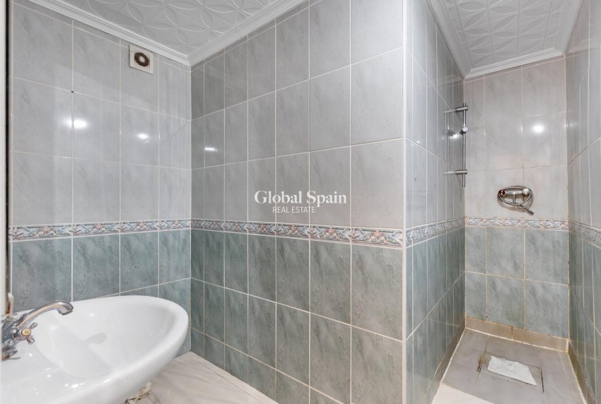 Venta - APARTAMENTO -
TORREVIEJA - Puerto Deportivo