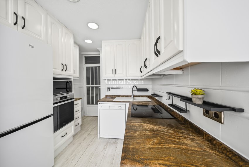 Venta - APARTAMENTO -
TORREVIEJA - Puerto