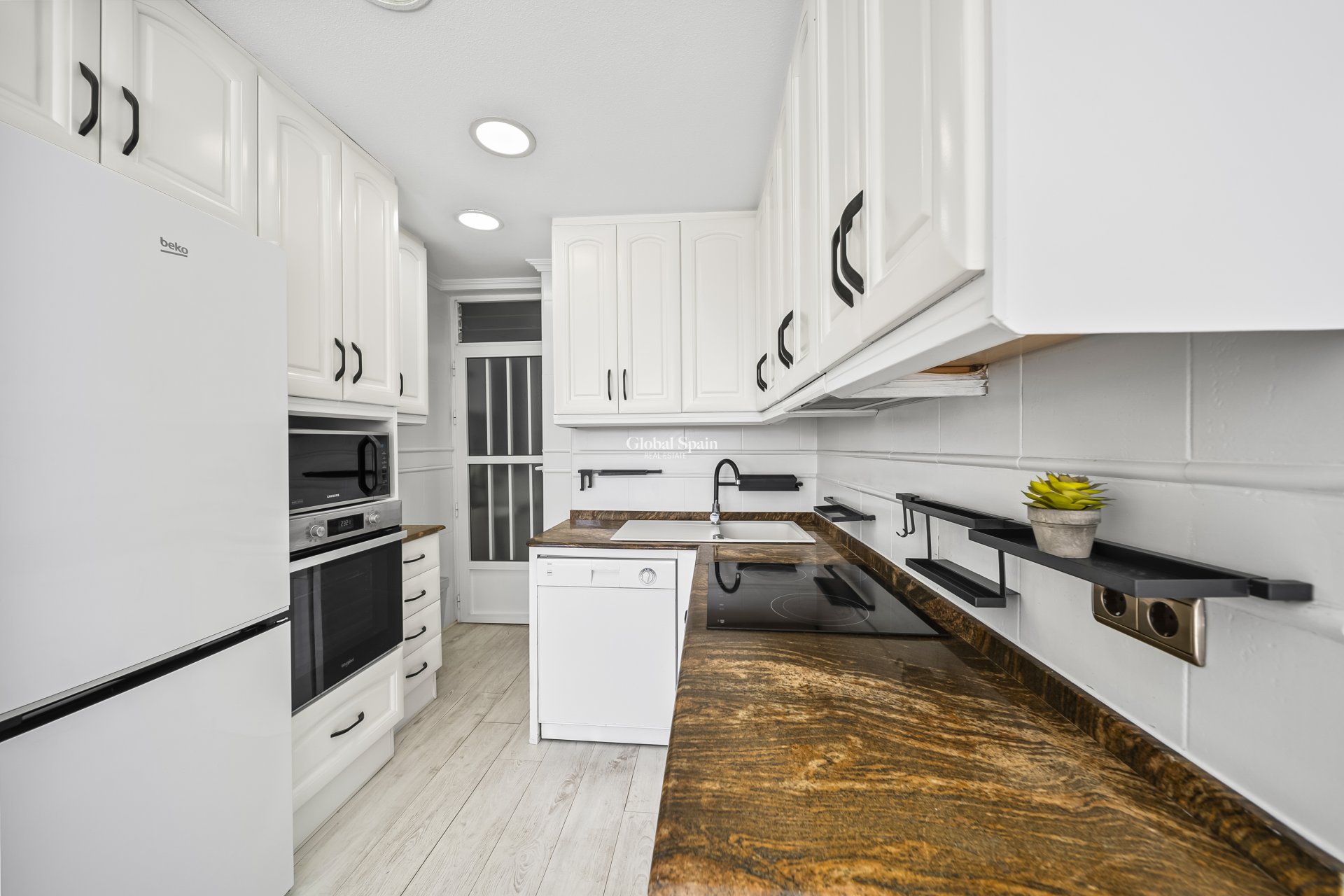 Venta - APARTAMENTO -
TORREVIEJA - Puerto