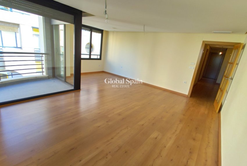 Venta - APARTAMENTO -
TORREVIEJA - Puerto