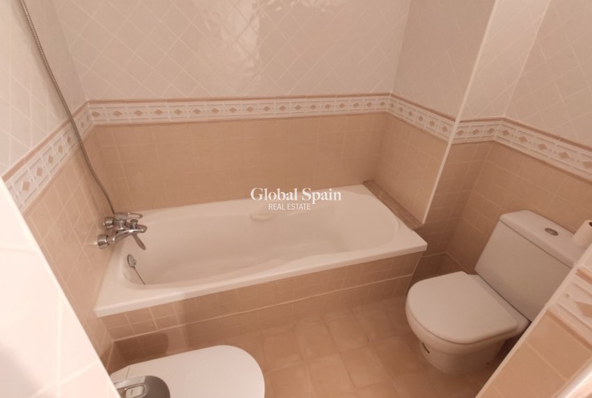 Venta - APARTAMENTO -
TORREVIEJA - Puerto