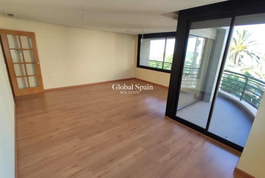 Venta - APARTAMENTO -
TORREVIEJA - Puerto