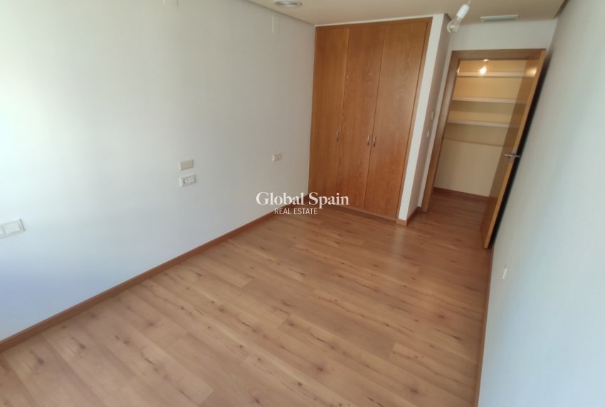 Venta - APARTAMENTO -
TORREVIEJA - Puerto