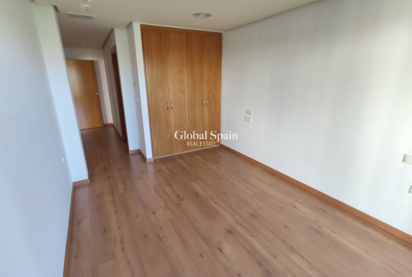 Venta - APARTAMENTO -
TORREVIEJA - Puerto