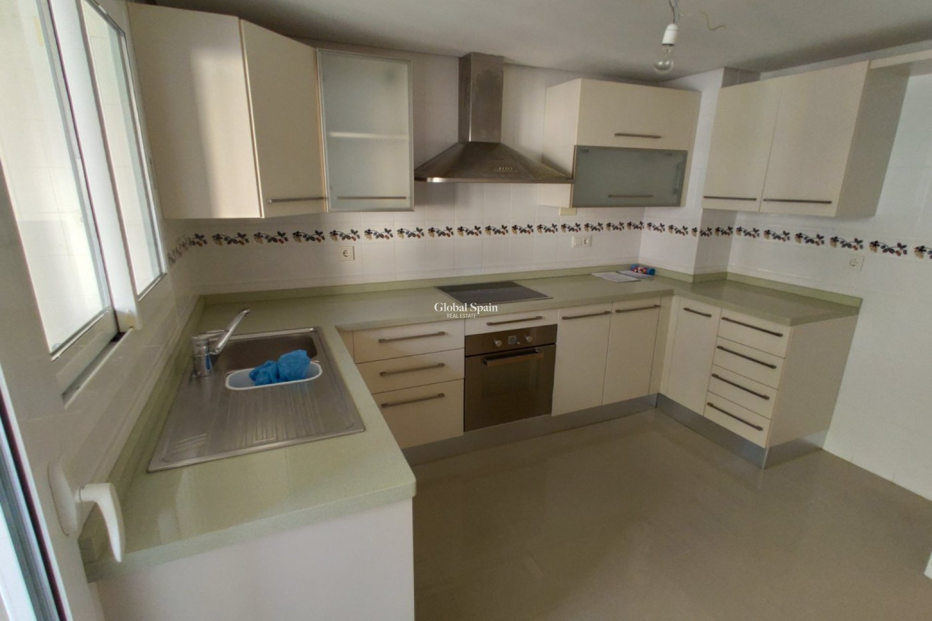 Venta - APARTAMENTO -
TORREVIEJA - Puerto