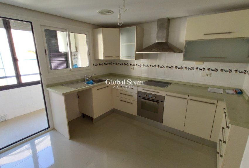 Venta - APARTAMENTO -
TORREVIEJA - Puerto