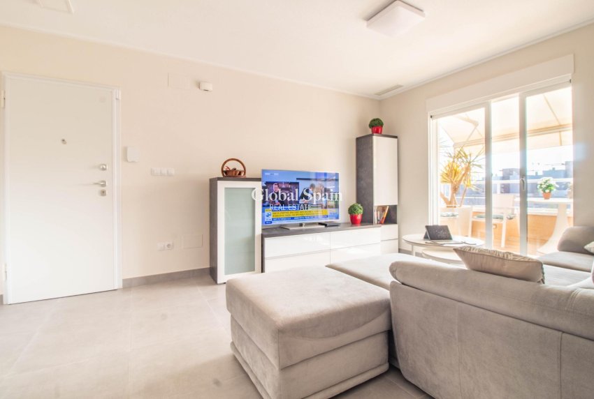 Venta - APARTAMENTO -
TORREVIEJA - Punta prima