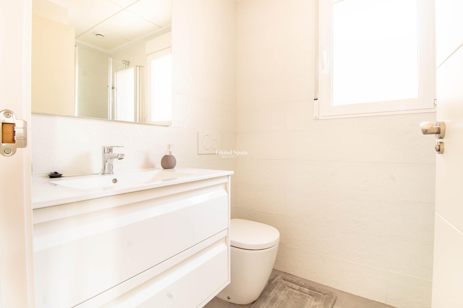 Venta - APARTAMENTO -
TORREVIEJA - Punta prima