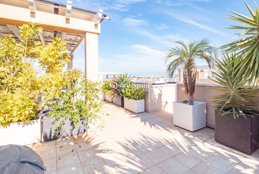 Venta - APARTAMENTO -
TORREVIEJA - Punta prima