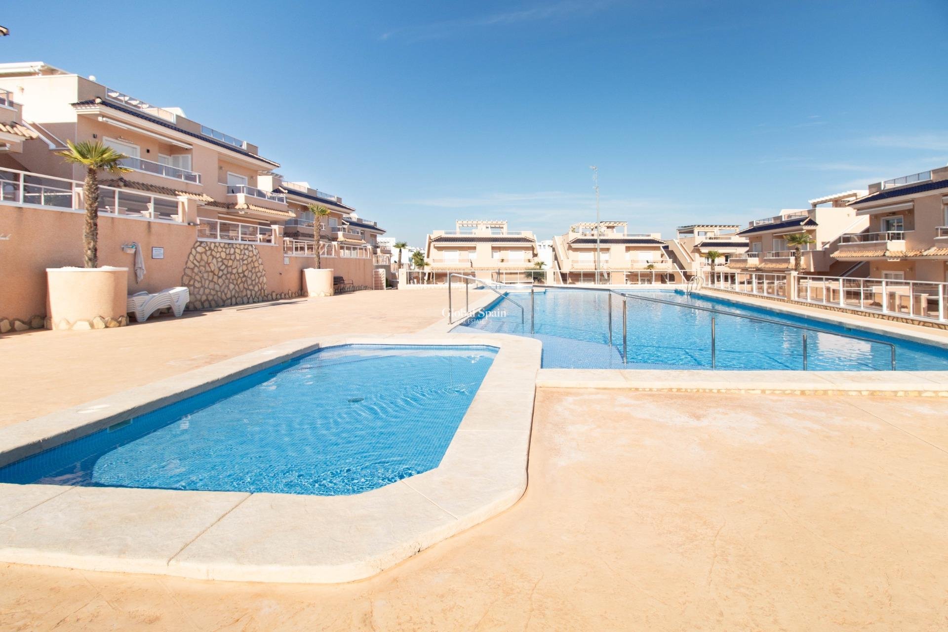 Venta - APARTAMENTO -
TORREVIEJA - Punta prima