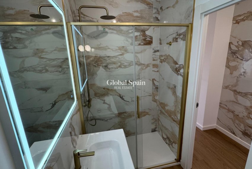 Venta - APARTAMENTO -
TORREVIEJA - Punta prima