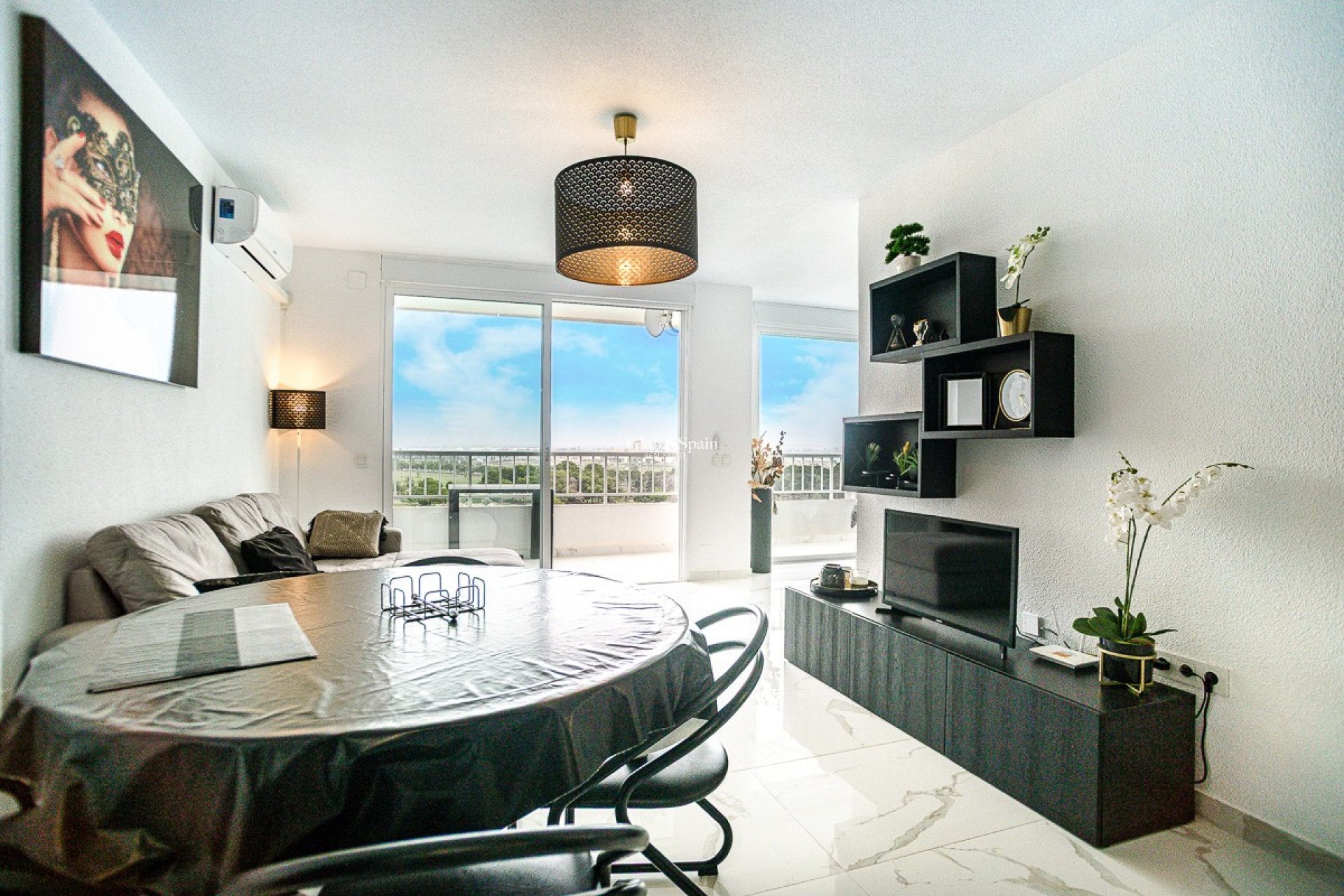 Venta - APARTAMENTO -
TORREVIEJA - Punta Prima