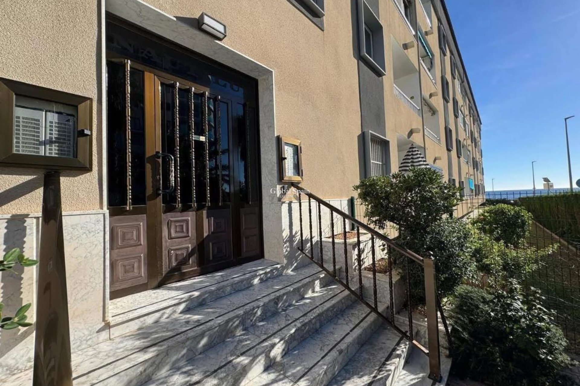 Venta - APARTAMENTO -
TORREVIEJA - Punta Prima