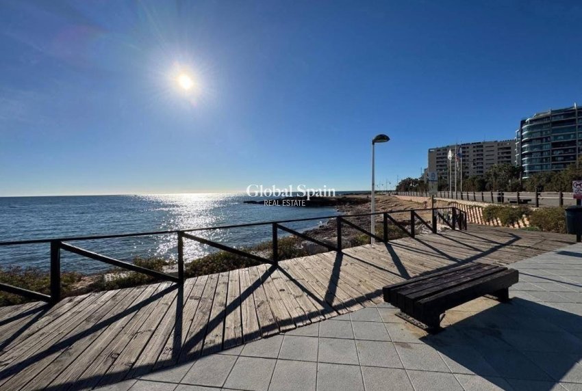 Venta - APARTAMENTO -
TORREVIEJA - Punta Prima