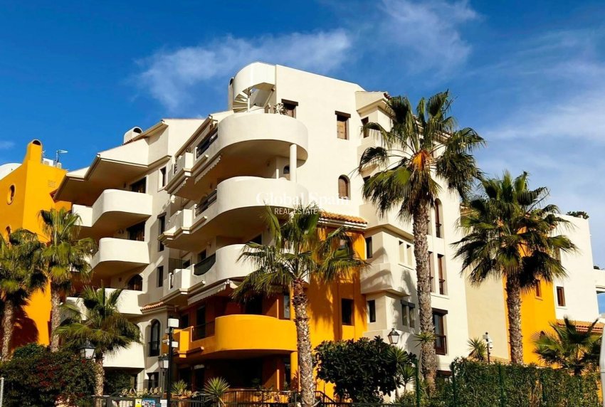 Venta - APARTAMENTO -
TORREVIEJA - Punta Prima
