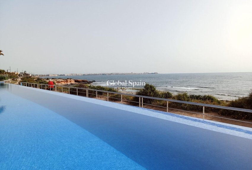 Venta - APARTAMENTO -
TORREVIEJA - Punta Prima