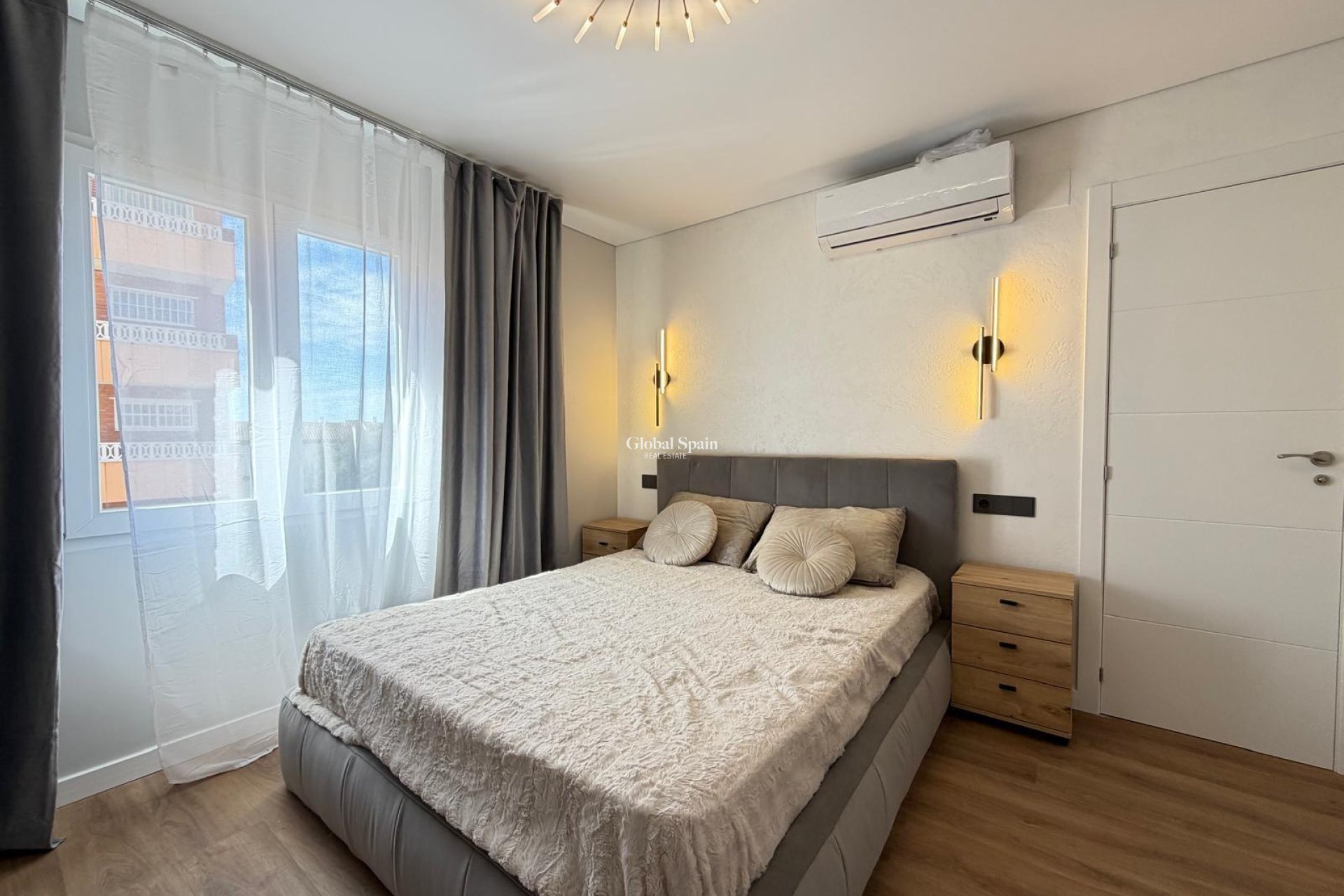Venta - APARTAMENTO -
TORREVIEJA - Punta Prima