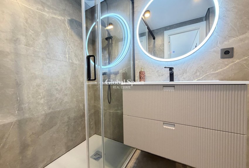 Venta - APARTAMENTO -
TORREVIEJA - Punta Prima