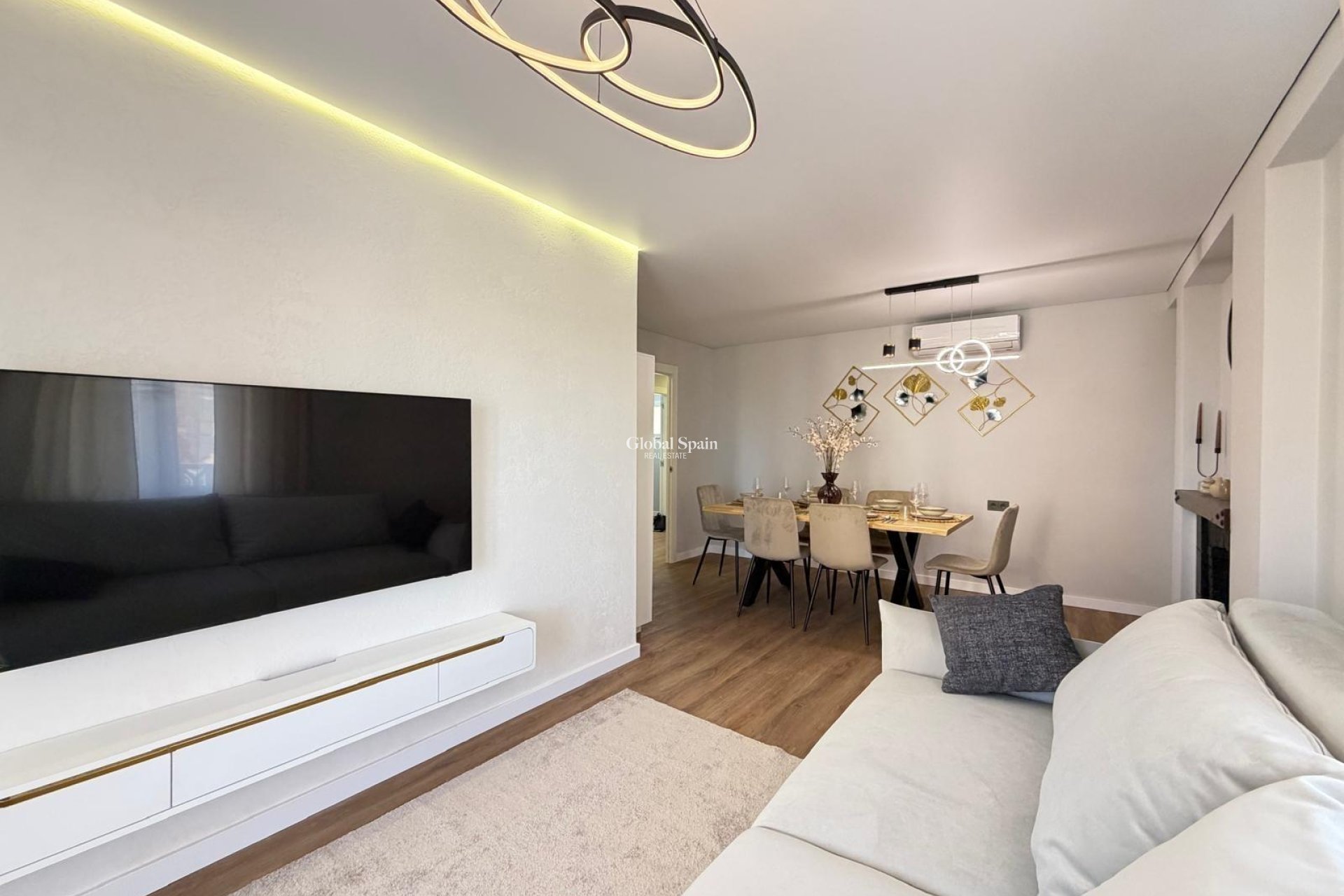 Venta - APARTAMENTO -
TORREVIEJA - Punta Prima