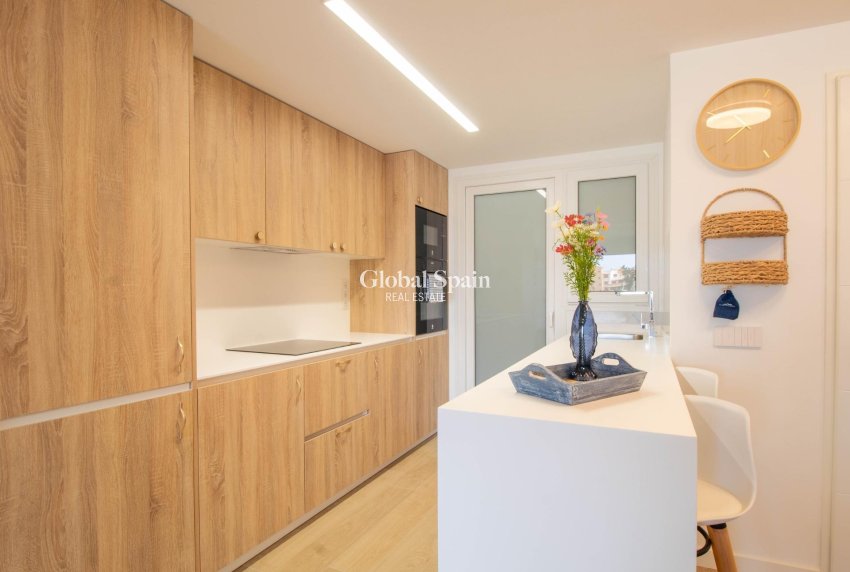 Venta - APARTAMENTO -
TORREVIEJA - Punta prima