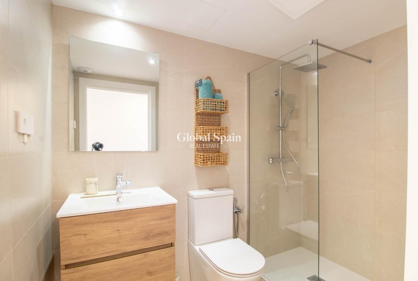 Venta - APARTAMENTO -
TORREVIEJA - Punta prima