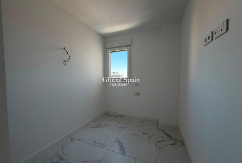 Venta - APARTAMENTO -
TORREVIEJA - Punta Prima