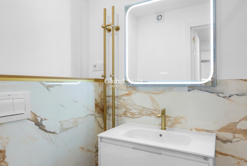 Venta - APARTAMENTO -
TORREVIEJA - Punta Prima