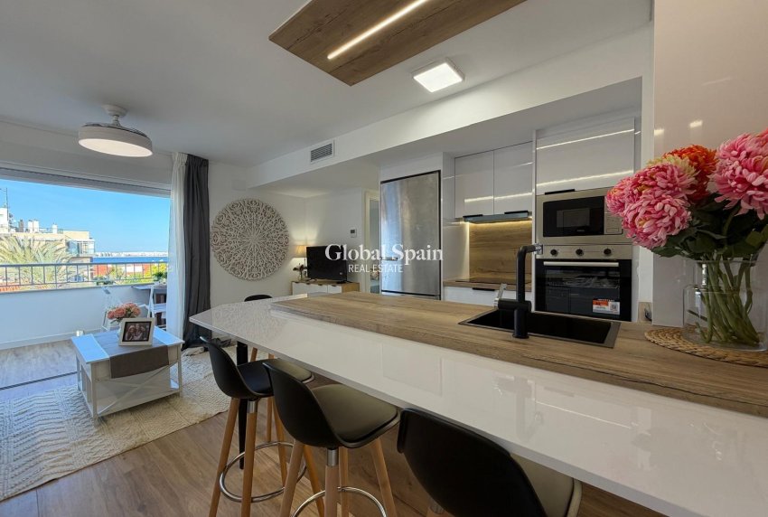 Venta - APARTAMENTO -
TORREVIEJA - Punta Prima