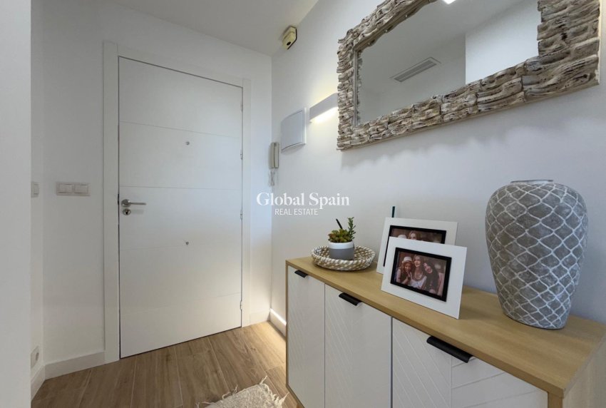 Venta - APARTAMENTO -
TORREVIEJA - Punta Prima