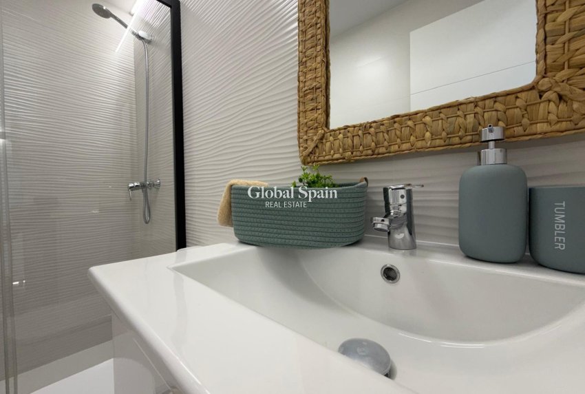 Venta - APARTAMENTO -
TORREVIEJA - Punta Prima