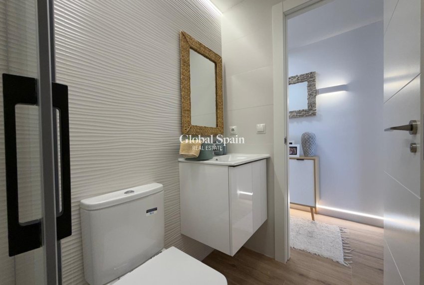 Venta - APARTAMENTO -
TORREVIEJA - Punta Prima