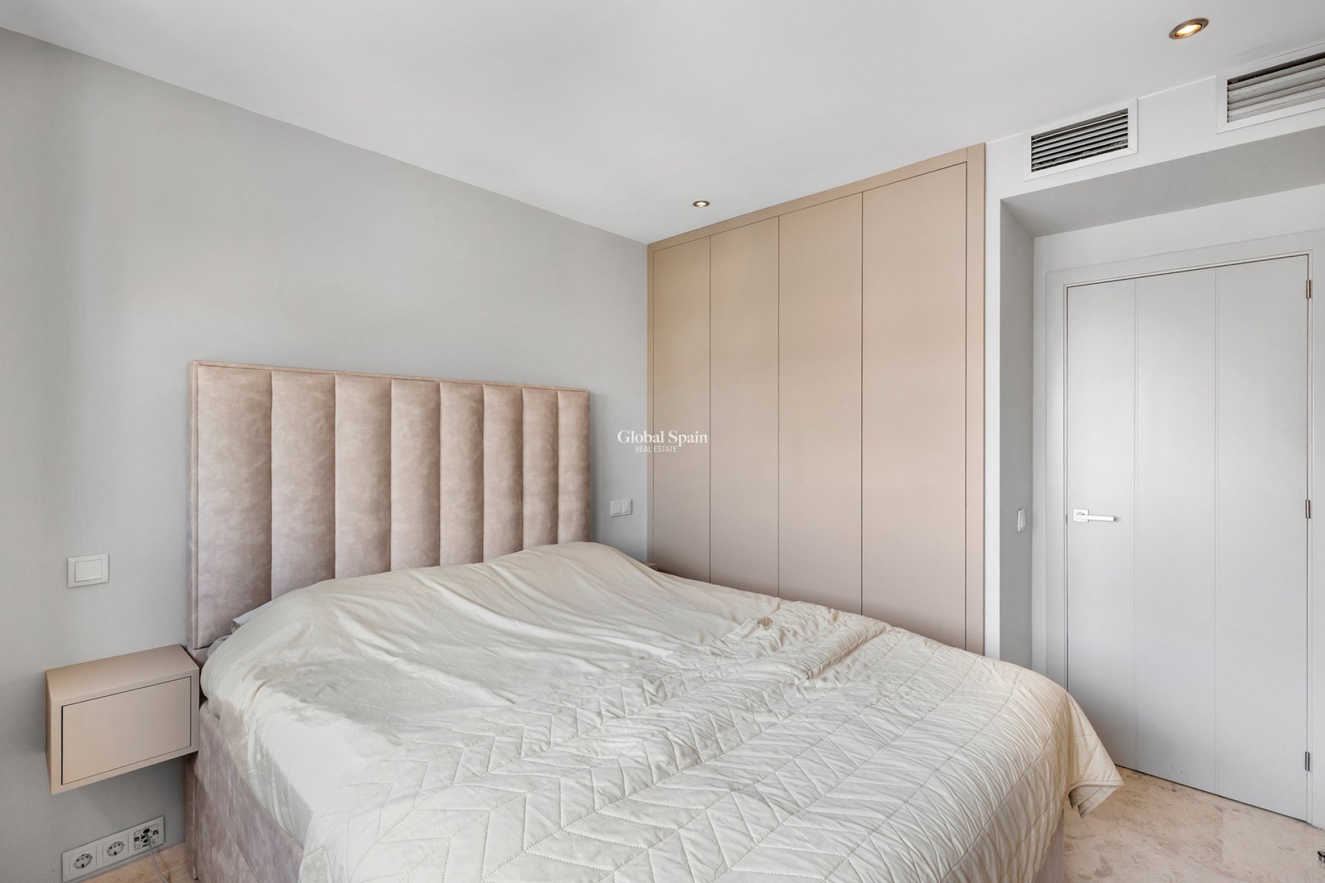 Venta - APARTAMENTO -
TORREVIEJA - Punta Prima