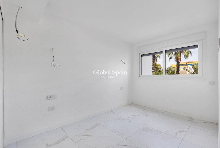Venta - APARTAMENTO -
TORREVIEJA - Punta Prima