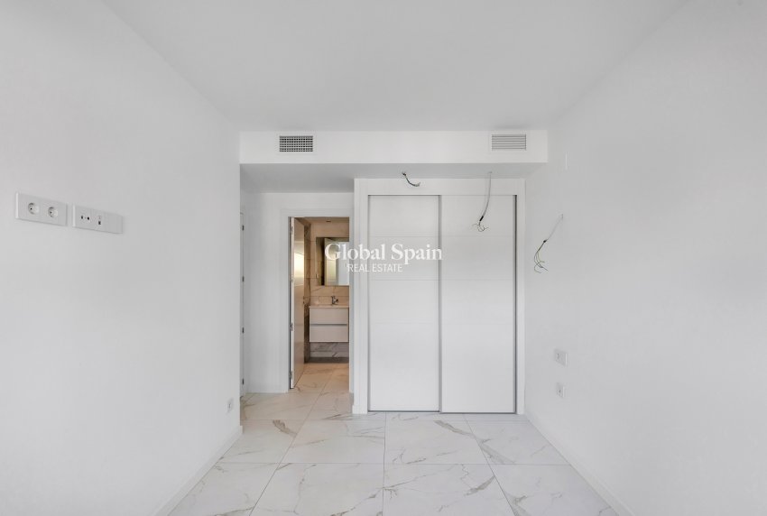 Venta - APARTAMENTO -
TORREVIEJA - Punta Prima
