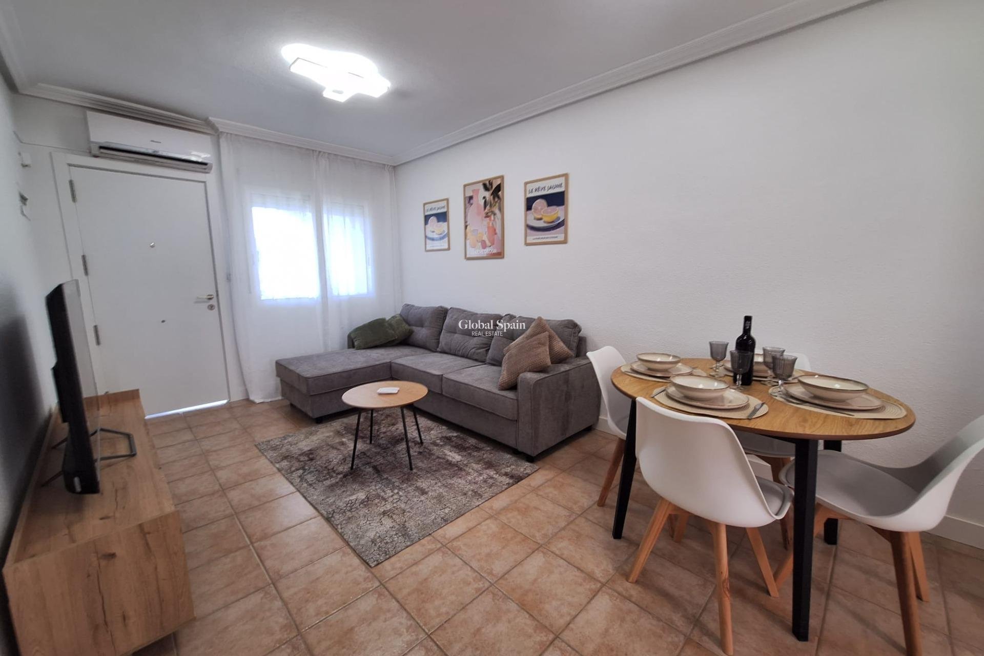 Venta - APARTAMENTO -
TORREVIEJA - Sector 25