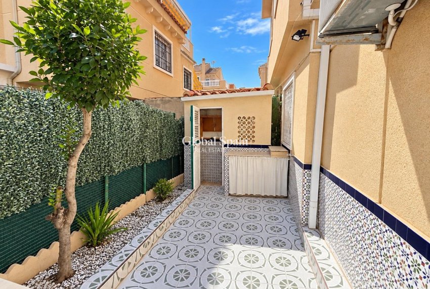 Venta - APARTAMENTO -
TORREVIEJA - Torreblanca