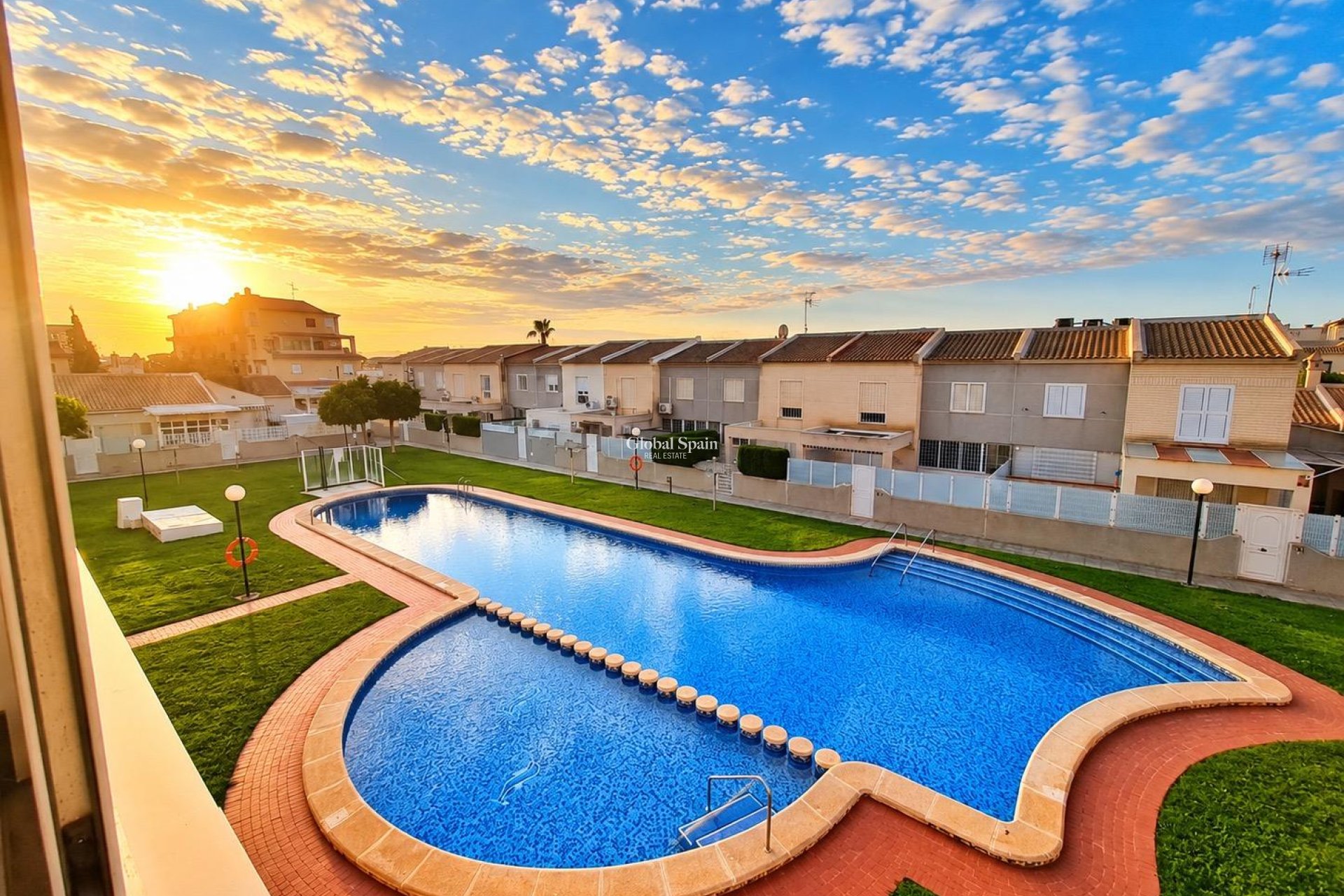 Venta - APARTAMENTO -
TORREVIEJA - Torreblanca