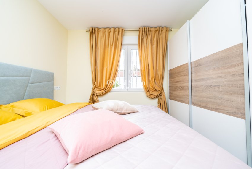 Venta - APARTAMENTO -
TORREVIEJA - Torretas