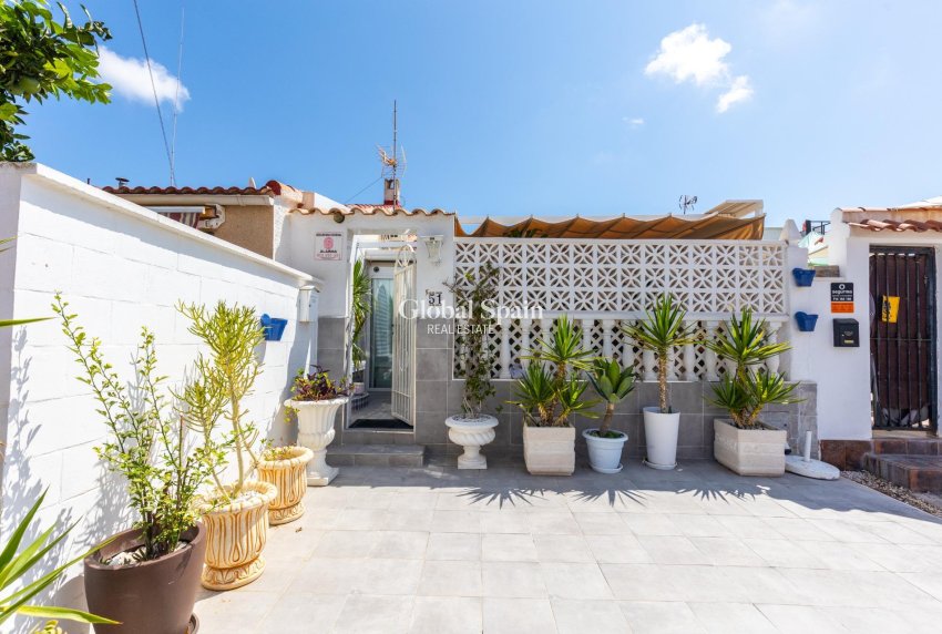 Venta - APARTAMENTO -
TORREVIEJA - Torretas