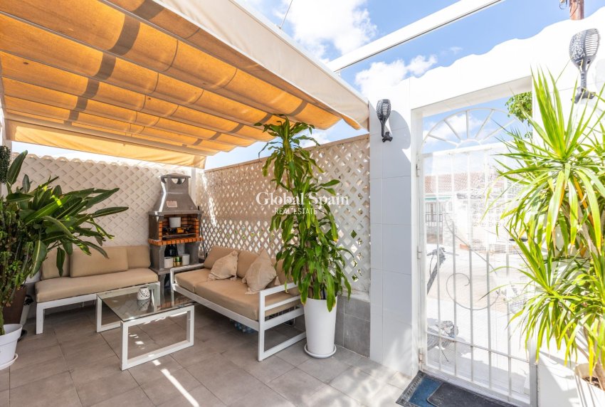 Venta - APARTAMENTO -
TORREVIEJA - Torretas
