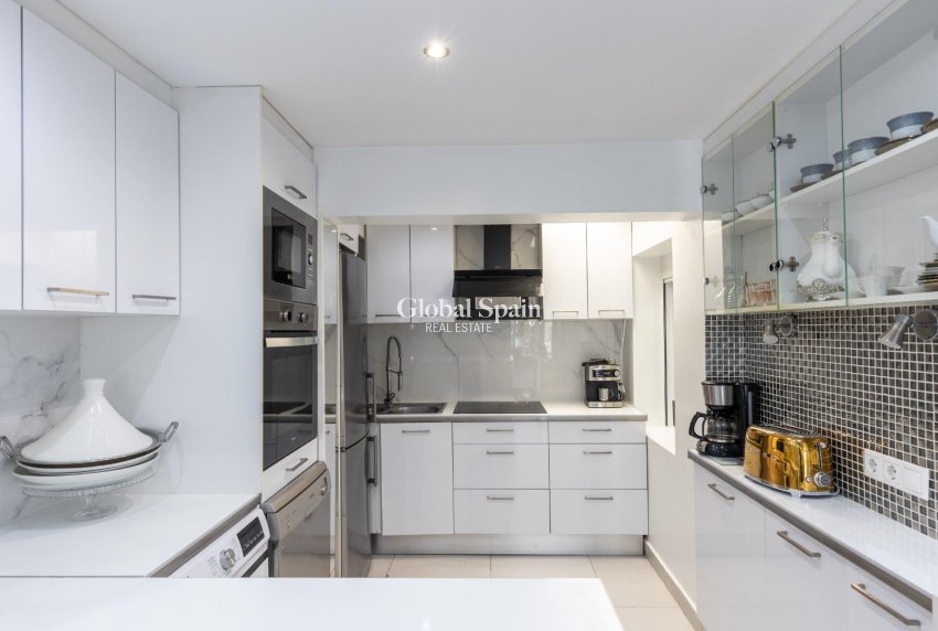 Venta - APARTAMENTO -
TORREVIEJA - Torretas
