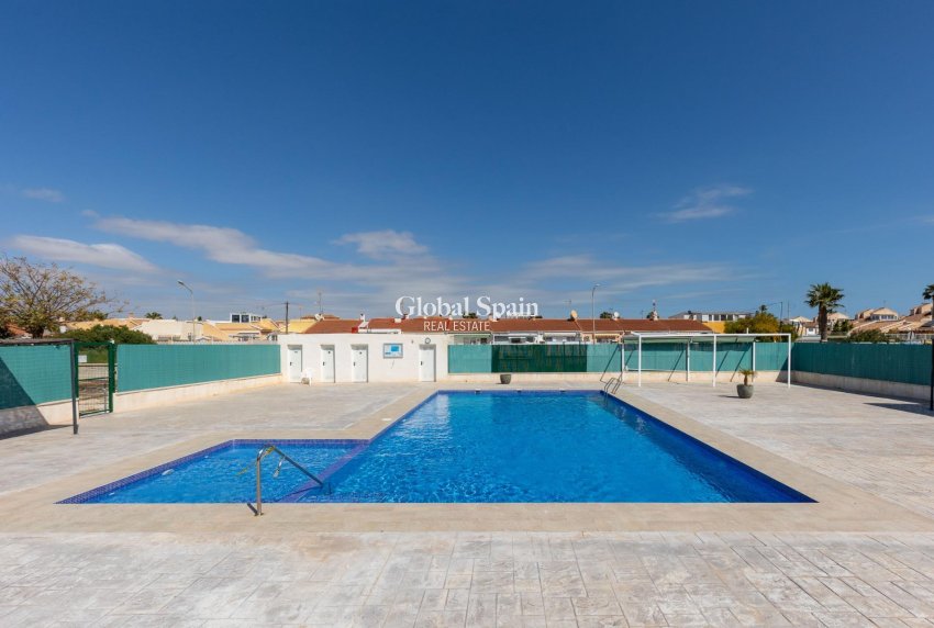 Venta - APARTAMENTO -
TORREVIEJA - Torretas